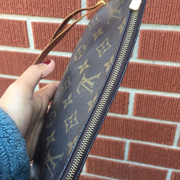 Authentic Louis Vuitton Pochette - Picture 9 of 13